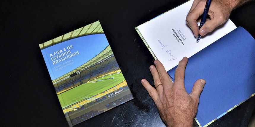 Lançamento em São Paulo do livro A Fifa e os Estádios Brasileiros